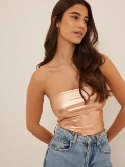 NA-KD Crop Tops Top Dames Goud